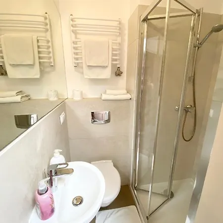 Promenada Hostel *