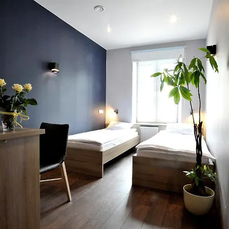 Promenada Hostel *