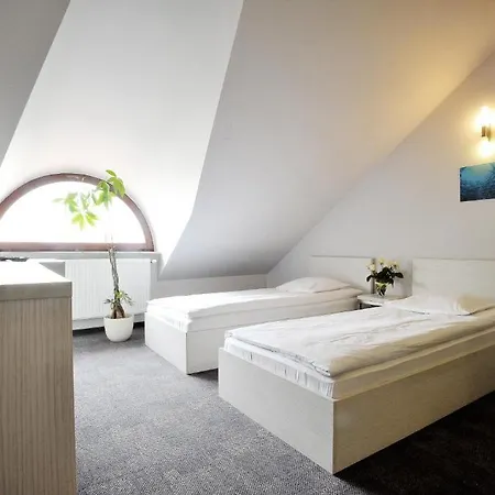 Promenada Hostel *