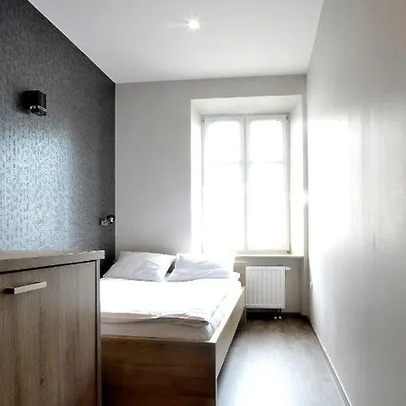 Promenada Hostel *